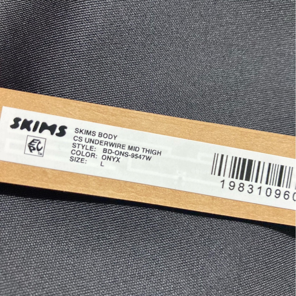 SKIMS Body CS Underwire Mid Thigh Bodysuit - Picture 7 of 8
